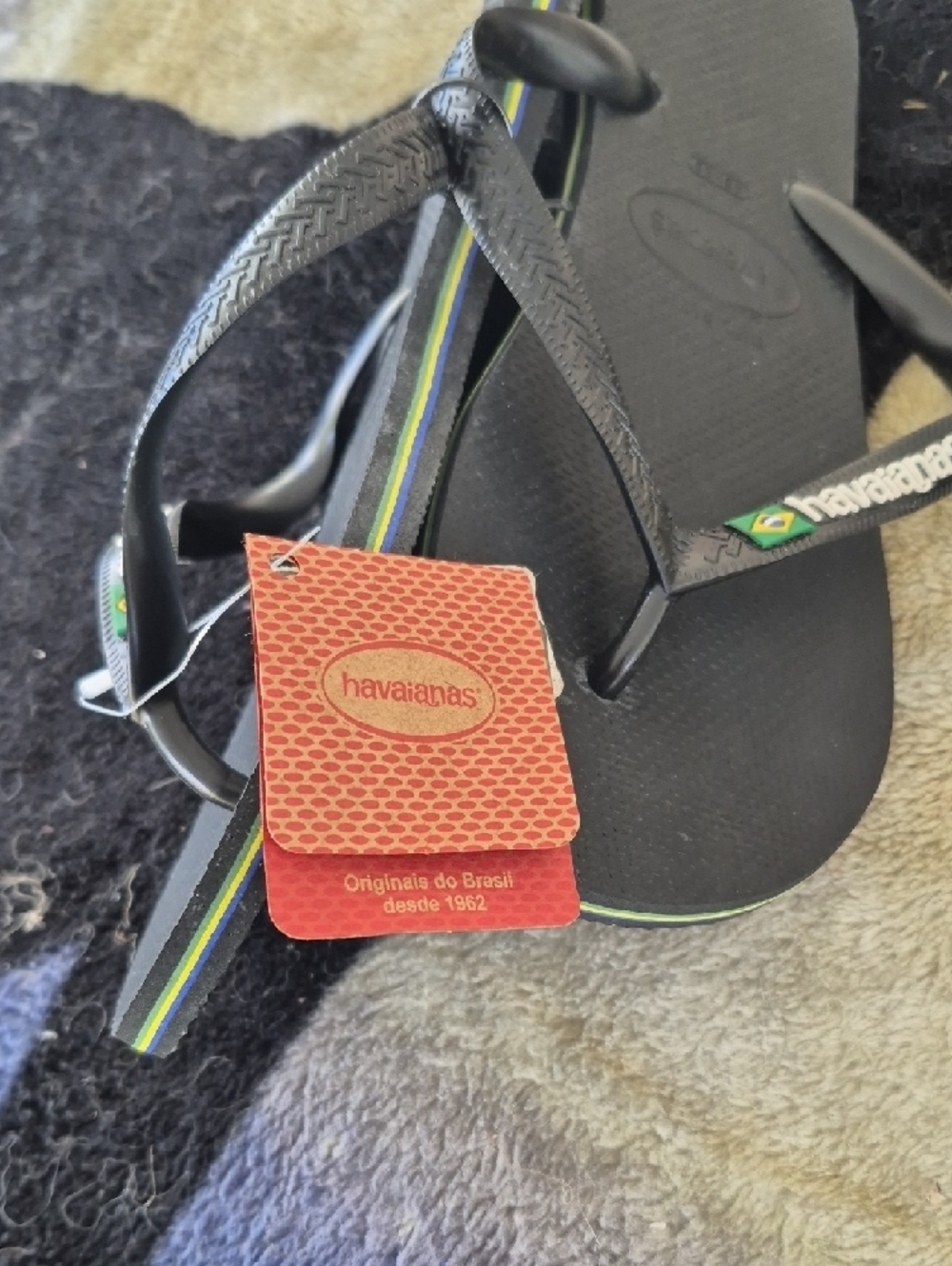 Havaianas Men's Black Flip Flops with Green and Yellow Brazilian Flag Detail - Picture 6 of 6